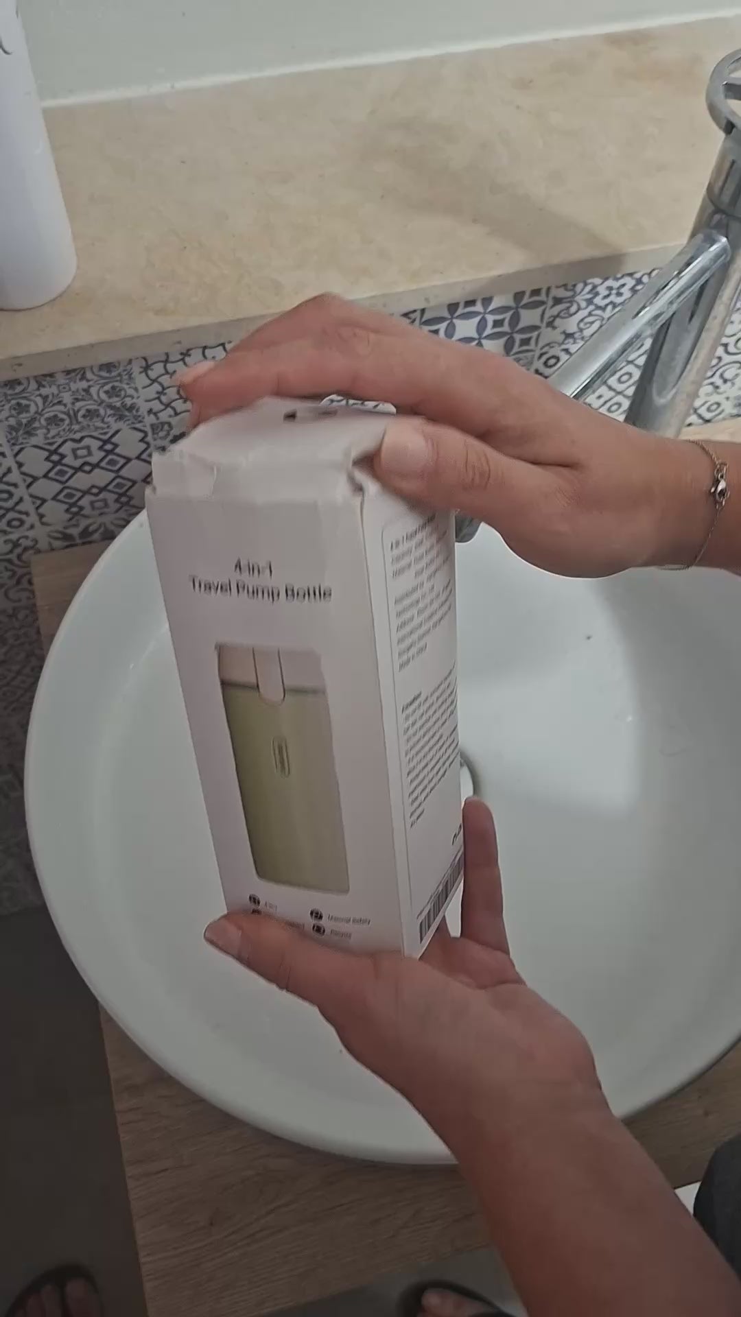 Dispenser da Viaggio 4 in 1 – Flaconi Ricaricabili Antiperdita | Set Toilette Aereo